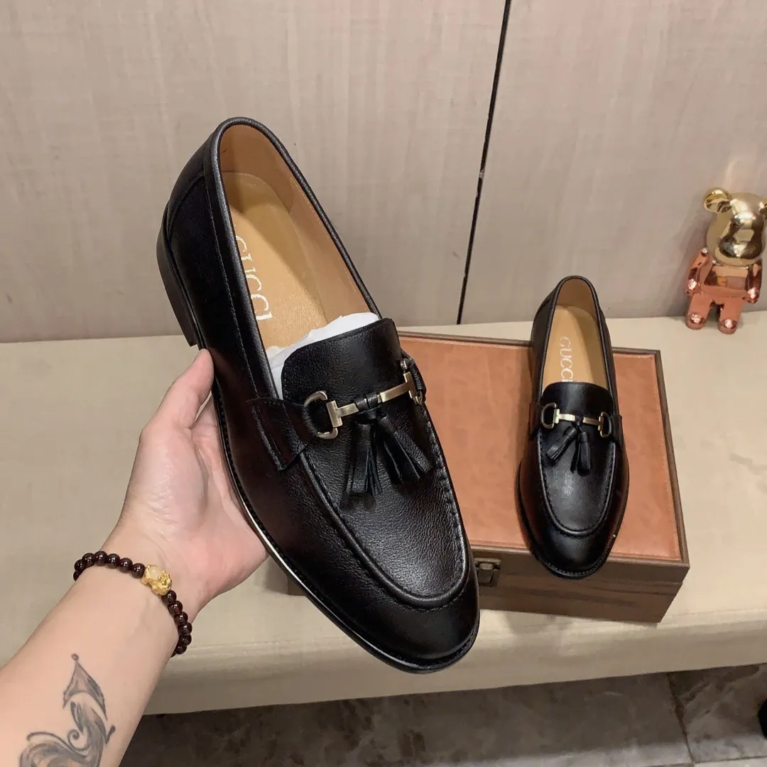 Men's Leather Shoes Men's Shoes 💰480💰💰🎩🎩 [Lightning] [Lightning] "Gucci*" The latest and most popular casual business leather shoes, top brand [Seduce] luxury ~ purchasing agent, top quality ~. [Strong] The upper is made of imported breathable cowhide with matching material ➕ breathable cowhide feet (•) and fine workmanship. The original stylish and stylish soft rubber wear-resistant and non-slip outsole is light and comfortable on the feet. The real thing looks better when photographed in person. 1011: code: 38-44, can be customized to 45
